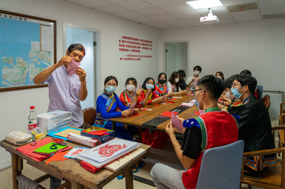 弘揚民族瑰寶 傳承剪紙技藝——文化藝術(shù)交流活動紀實